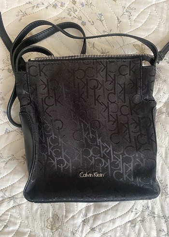 Calvin Klein Siyah Deri Omuz Çantası