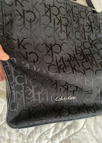 Beden Calvin Klein Siyah Deri Omuz Çantası