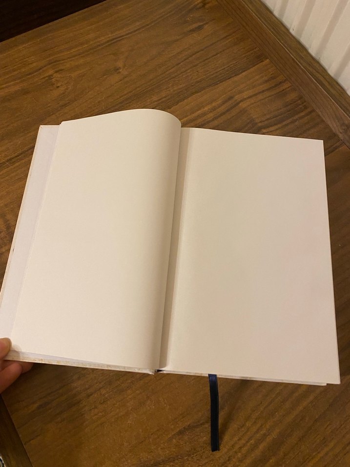 Boş Beyaz Kapaklı Şiir Kitabı - Görsel 3