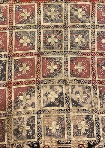 Gold İşlemeli Masa Örtüsü - Görsel 3