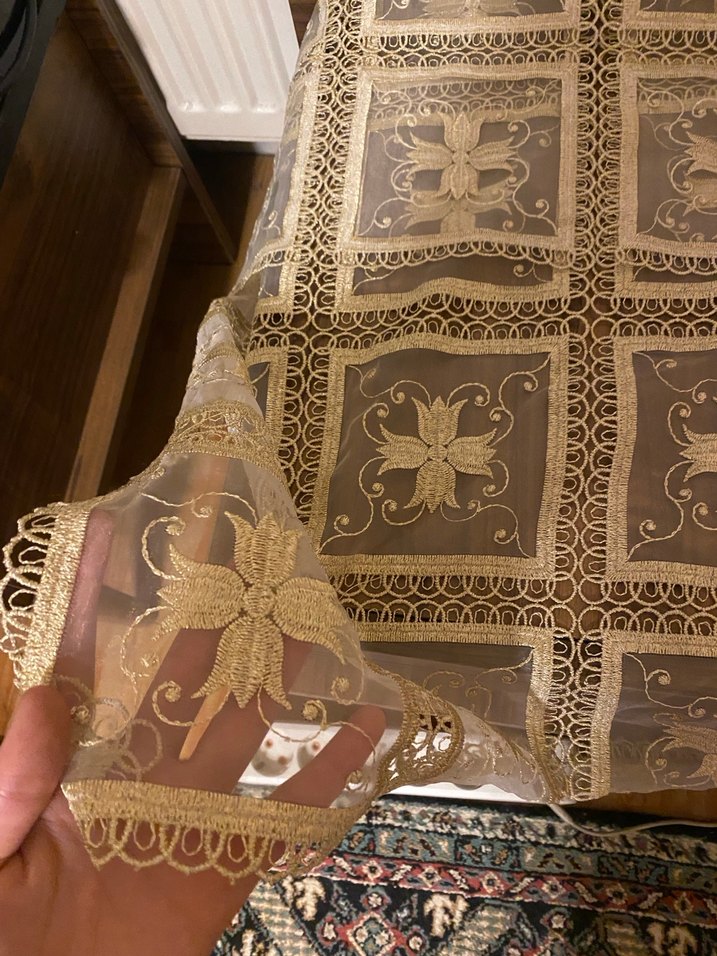 Gold İşlemeli Masa Örtüsü - Görsel 2