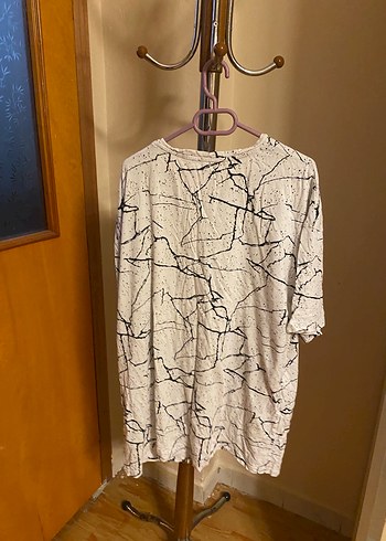 Erkek Beyaz Gri Batik Desenli Salaş Tişört - Görsel 2