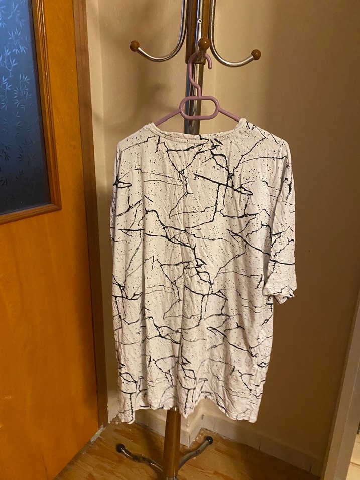 Erkek Beyaz Gri Batik Desenli Salaş Tişört - Görsel 2