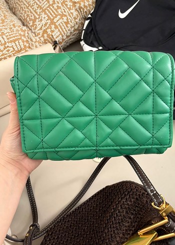 Zincir Detaylı Parıltılı Yeşil Deri Kadın Çanta - Görsel 2