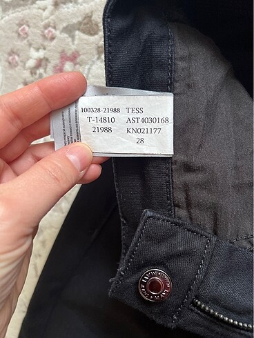 28 Beden Mavi tes 28 beden siyah kot pantolon