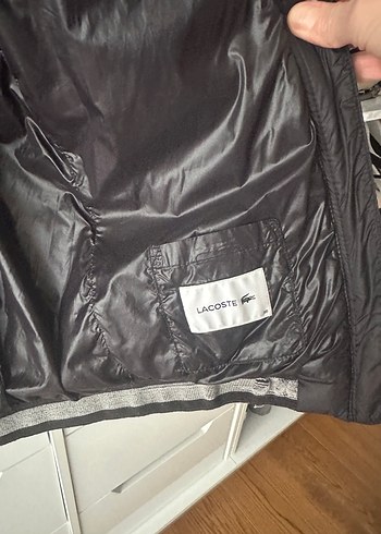 Siyah Kapüşonlu Kadın Kış Montu orjinal lacoste - Görsel 3