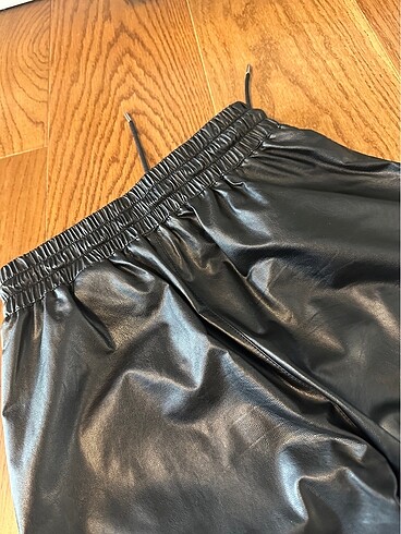 xs Beden İpekyol deri görünümlü pantalon