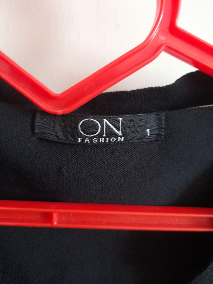 Düğmeli Siyah V Yaka Kadın mini üst - Görsel 3