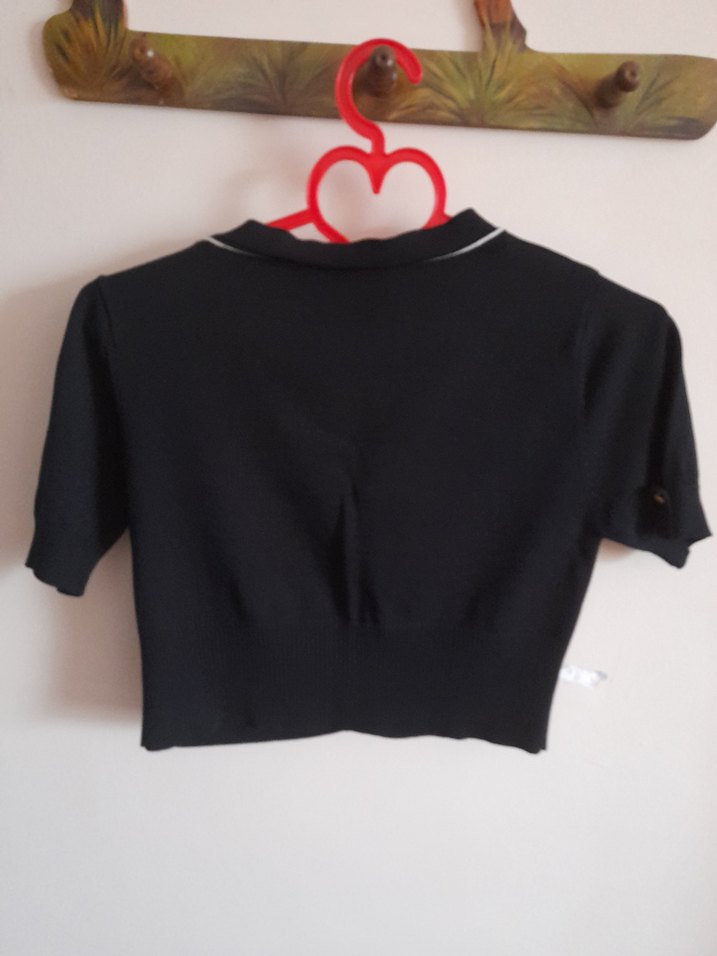 Düğmeli Siyah V Yaka Kadın mini üst - Görsel 2