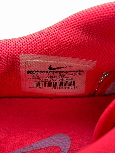 37,5 Beden çeşitli Renk Nike Spor Ayakkabı %70 İndirimli.
