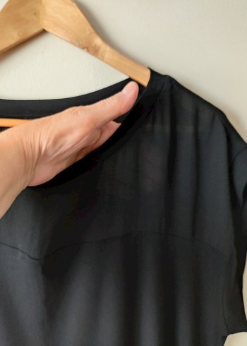 xl Beden Mango marka siyah renkli tül detaylı elbise