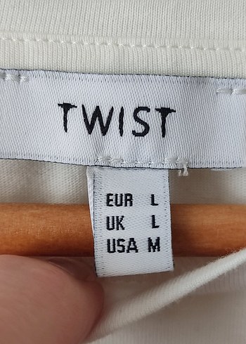 l Beden Twist marka kırık beyaz renkli önü baskılı tişört