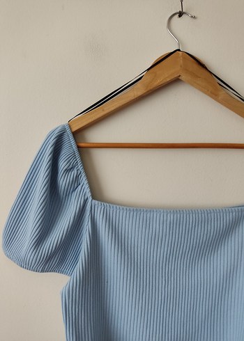 xl Beden H&M marka pastel mavi renkli crop bluz