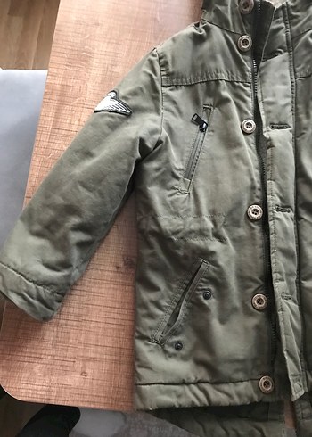 Haki Rengi Kamuflaj Desenli Kapüşonlu Erkek Çocuk Mont - Görsel 4