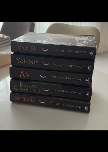 P.C. Cast + Kristin Cast Kitap Seti 5'li - Görsel 2