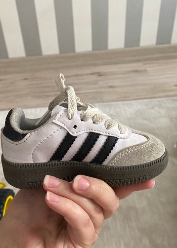 22 Beden Erkek Çocuk Beyaz Siyah Şeritli Spor Ayakkabı