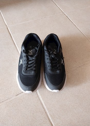 Siyah Stiletto Topuklu Spor Ayakkabı