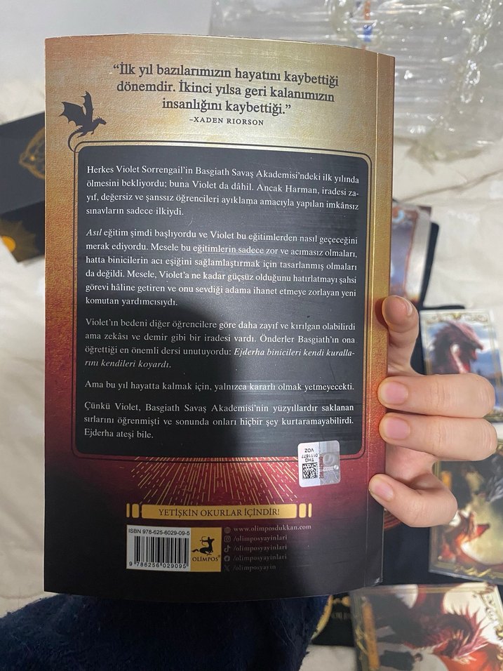 Demir ve Alev - Rebecca Yarros Romanı - Görsel 5