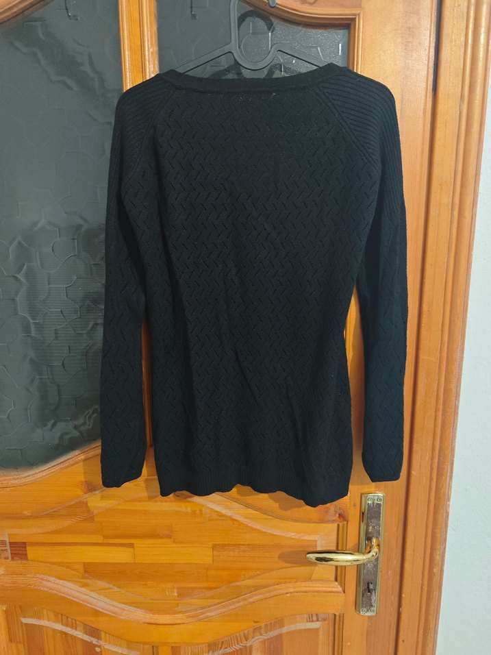 Siyah Düğmeli Kadın Hırka - Görsel 2