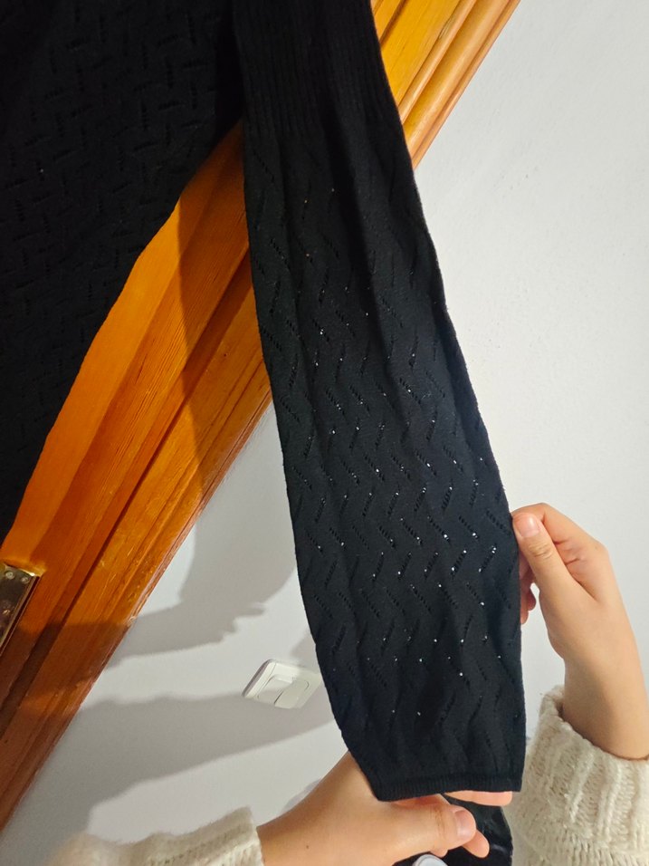 Siyah Düğmeli Kadın Hırka - Görsel 4