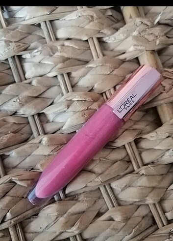 Loreal Paris Loreal gloss, yarı şeffaf, çok güzel bir pembe