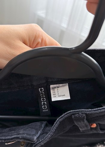 Siyah Kemerli Mini Denim Şort - Görsel 3