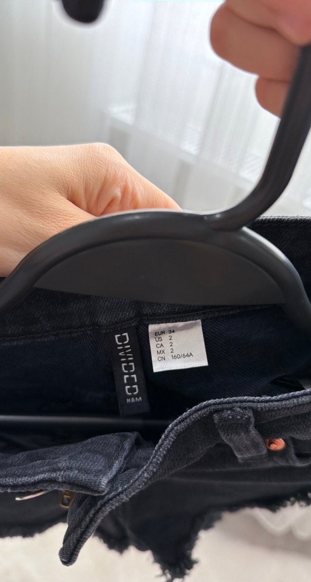 Siyah Kemerli Mini Denim Şort - Görsel 3