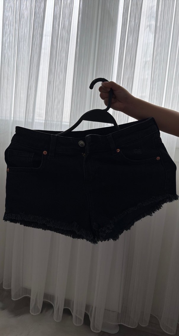 Siyah Kemerli Mini Denim Şort - Görsel 2