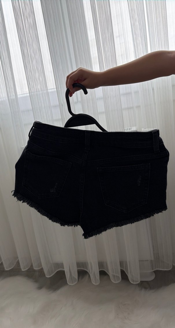 Siyah Kemerli Mini Denim Şort - Görsel 4