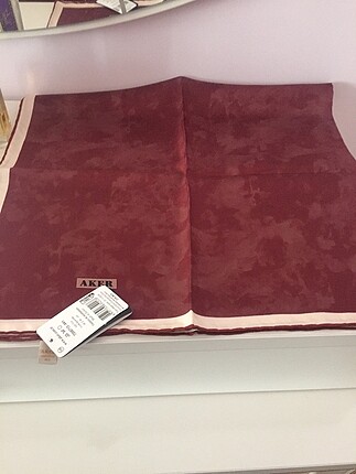 Aker eşarp