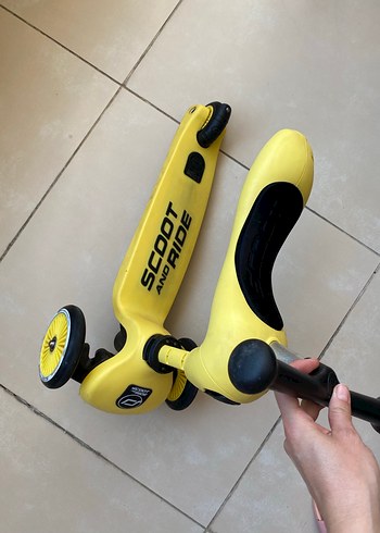  Beden sarı Renk Scoot and Ride scooter