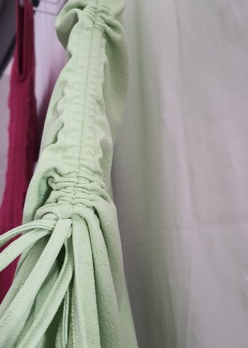 Pembe ve yeşil yandan Drapeli v yaka kısa kol  Bluz veya tunik - Görsel 10