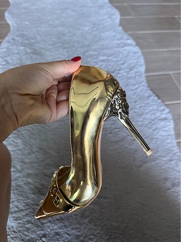 37 Beden altın Renk Versace 37 numara