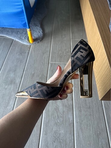 37 Beden kahverengi Renk Fendi