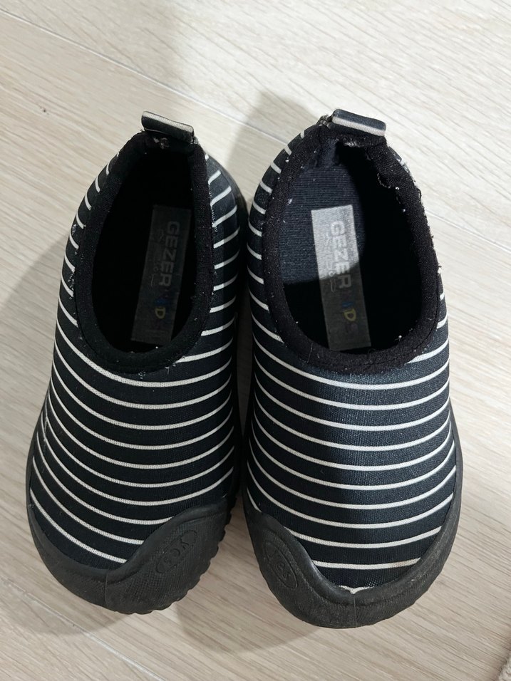 Erkek Siyah Çizgili Lastikli Su Ayakkabısı - Görsel 3