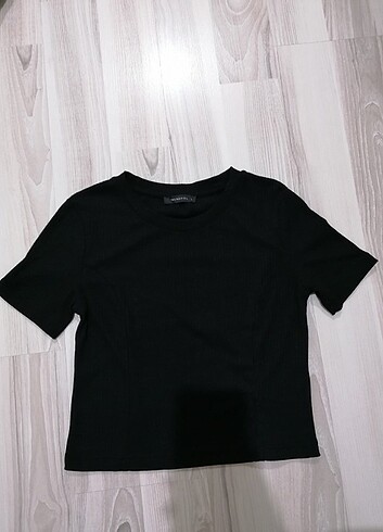 Siyah tişört 