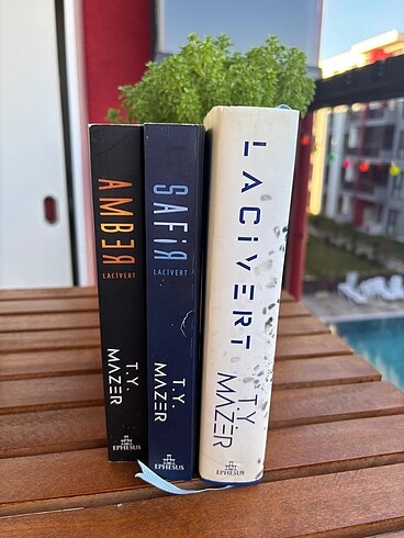 T. Y mazer lacivert kitap set