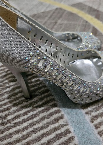 Gri Desenli Taşlı Kadın Topuklu Ayakkabı - Görsel 3