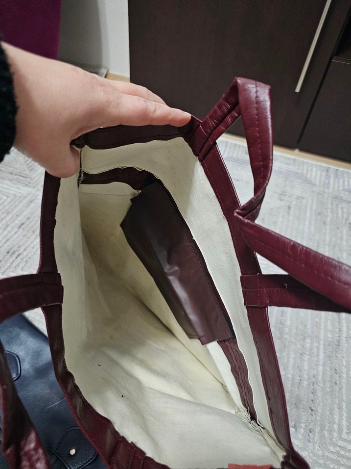 Siyah ve Kırmızı Deri Parisian Goth Kadın Çanta - Görsel 4