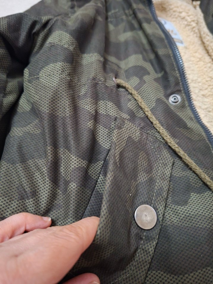 Kürk Detaylı Kamuflaj Kapüşonlu Erkek Çocuk Mont - Görsel 2