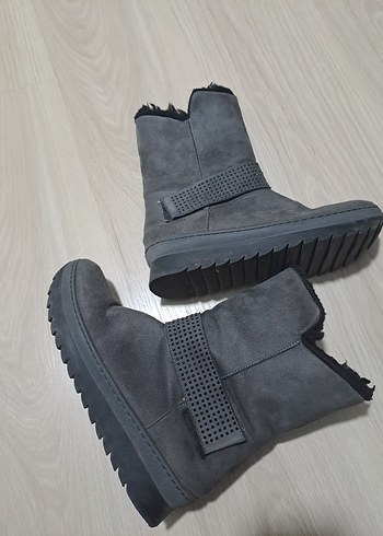 Diğer Gri Süet Kadın Dolgu Topuklu Tokalı Bot