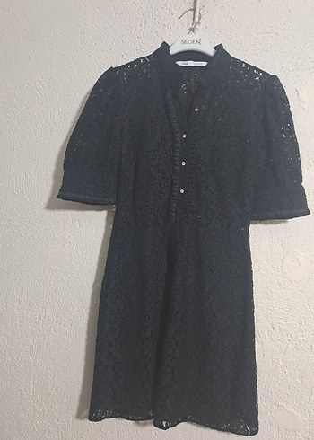 Zara Dantel İşlemeli Siyah Midi Elbise