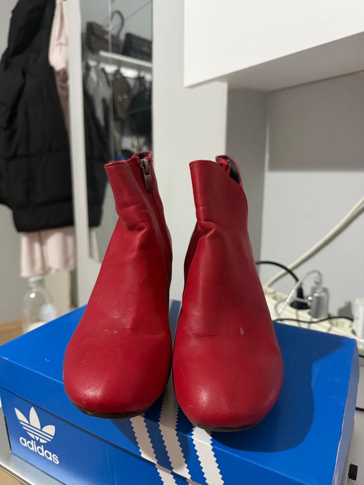 Kırmızı Deri Tokalı Kadın Bot - Görsel 3