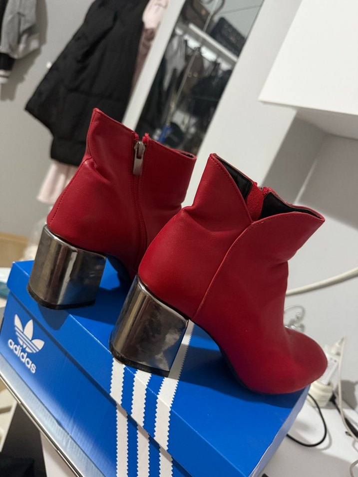 Kırmızı Deri Tokalı Kadın Bot - Görsel 4