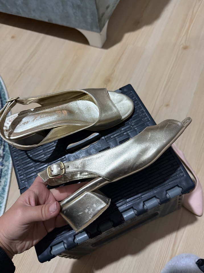 Altın Rengi Tokalı Dolgu Topuklu Kadın Ayakkabı - Görsel 2