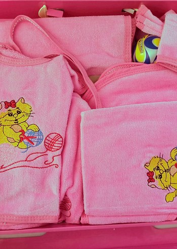 Kız Çocuk Pembe Baskılı Bornoz ve Havlu Seti - Görsel 2