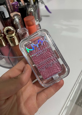 NYX Koyu Pembe Allık ve Aydınlatıcı