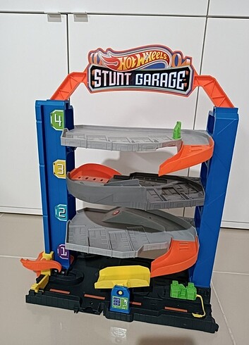 Hot Wheels 4 katlı stant garaj 