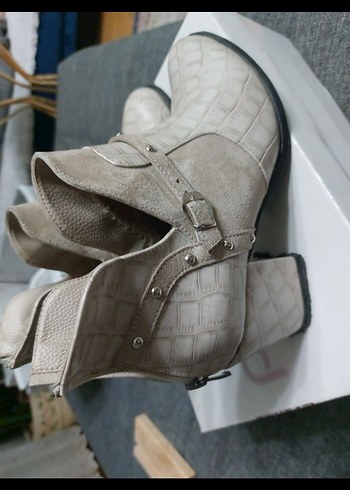 Bej Yılan Desenli Tokalı Kadın Bot - Görsel 8