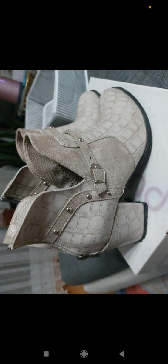 Bej Yılan Desenli Tokalı Kadın Bot - Görsel 2